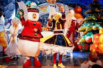 Новогоднее представление "В гостях у Деда Мороза"